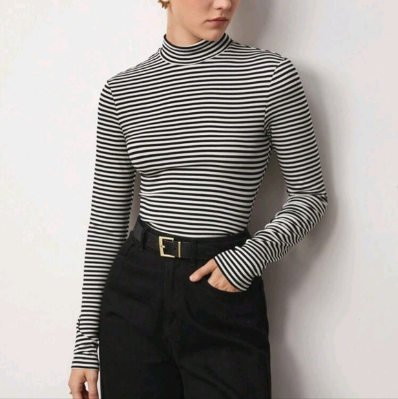 Tops - Women's Black And White Striped Turtleneck Long Sleeve Fitted T-Shirt